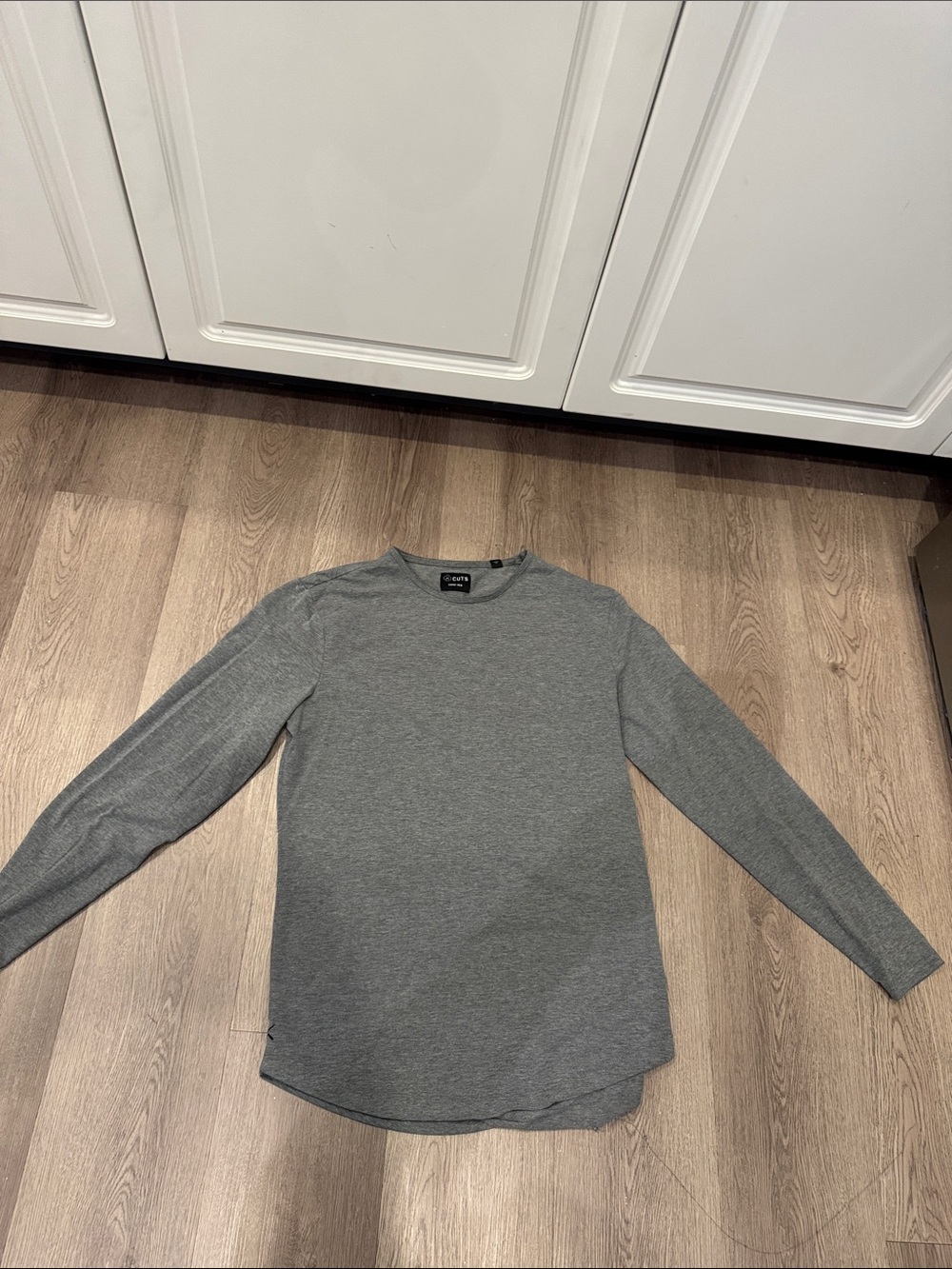 Cuts Clothing Men's Long Sleeve Crewneck Shirt - Heather Gray